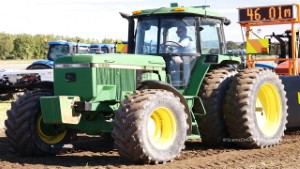 1992-94 John Deere 4960 Tractor Pulling in Edendale