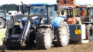 2014 New Holland T7.250 Tractor Pulling in Edendale