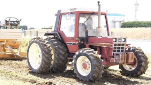 Old International Harvester 785XL Tractor Pulling