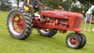 1941 McCormick Deering Farmall H Tractor Running
