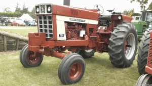 1971-76 International Farmall 766 Tractor