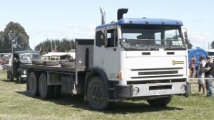 1999 International ACCO 2350G Truck