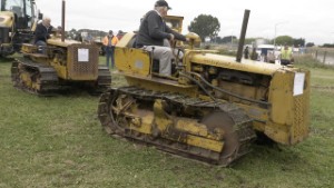 Caterpillar D2 Crawler Tractor Running