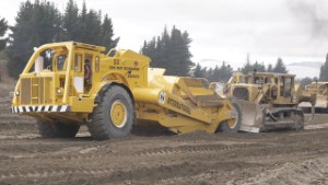 Caterpillar D9G Bulldozer pushing an International 295 Payscraper