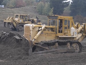 Old Caterpillar CAT D9H Bulldozer in Action